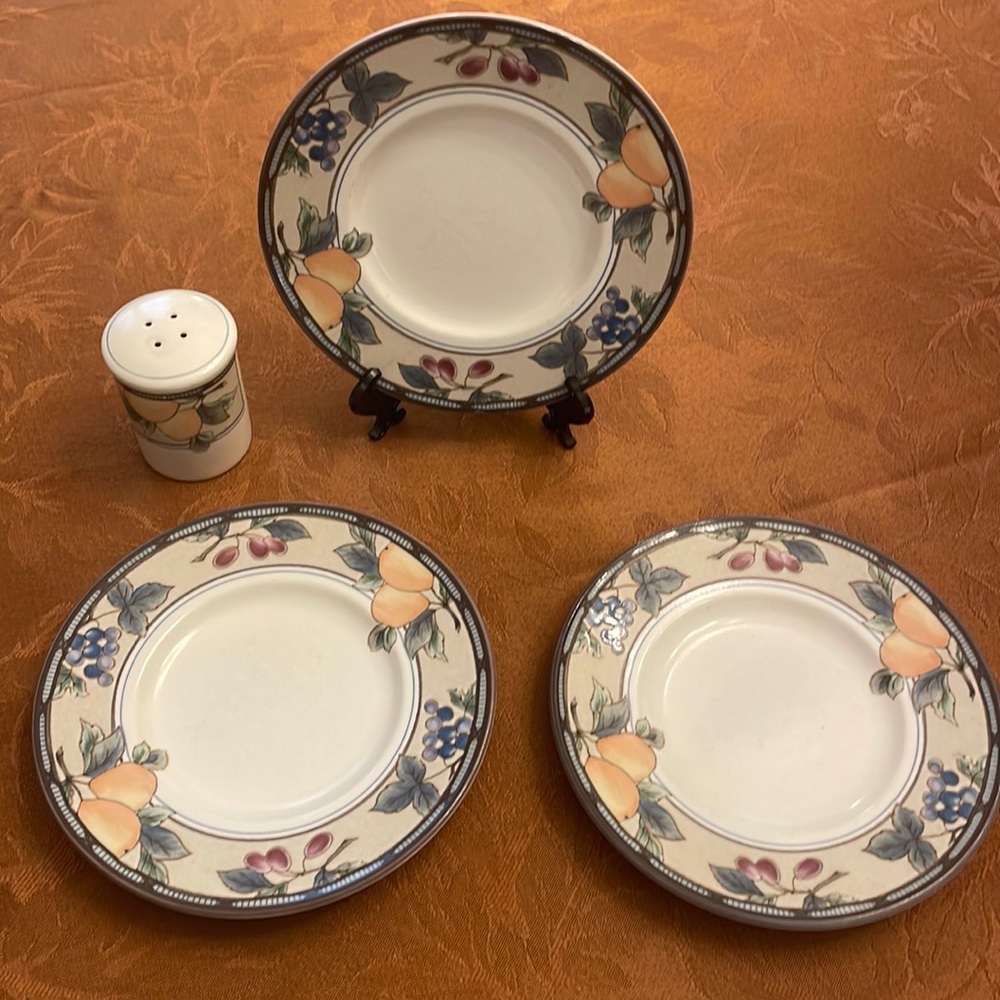 Mikasa Intaglio Garden Harvest